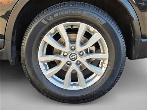 Used 2017 Nissan Rogue SV image 22