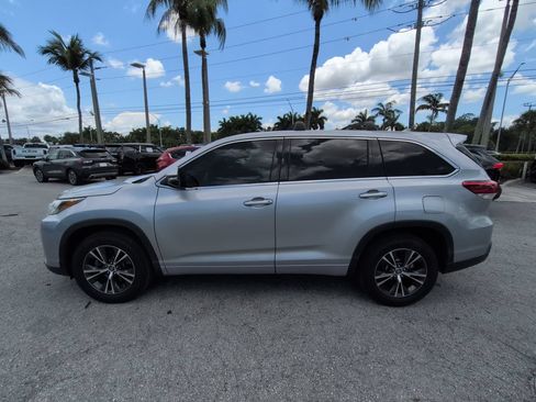 Used 2018 Toyota Highlander Plus FWD image 8