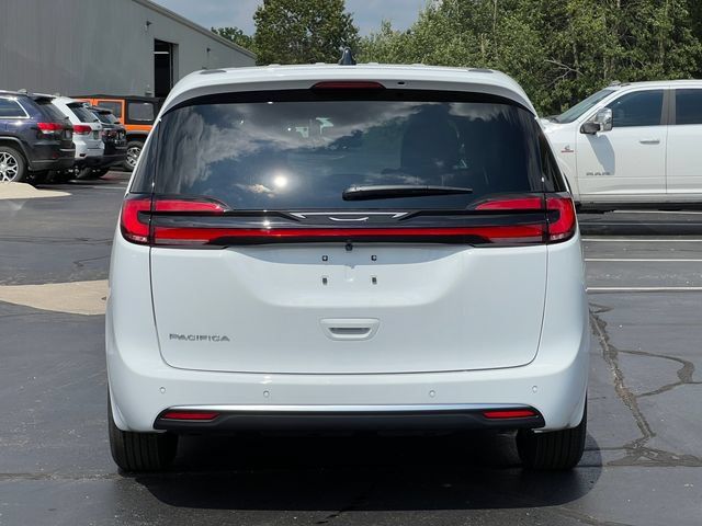 New 2027 Chrysler Pacifica Select FWD image 44