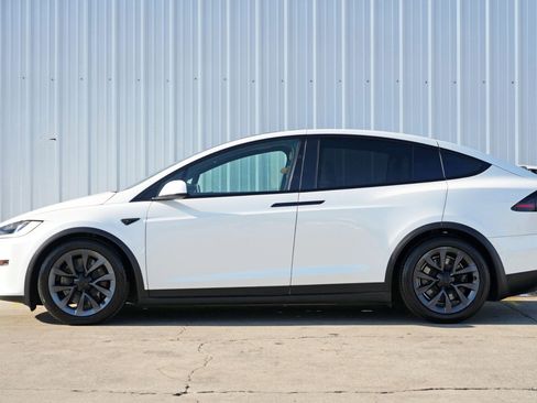 Used 2023 Tesla Model X Standard Range image 9