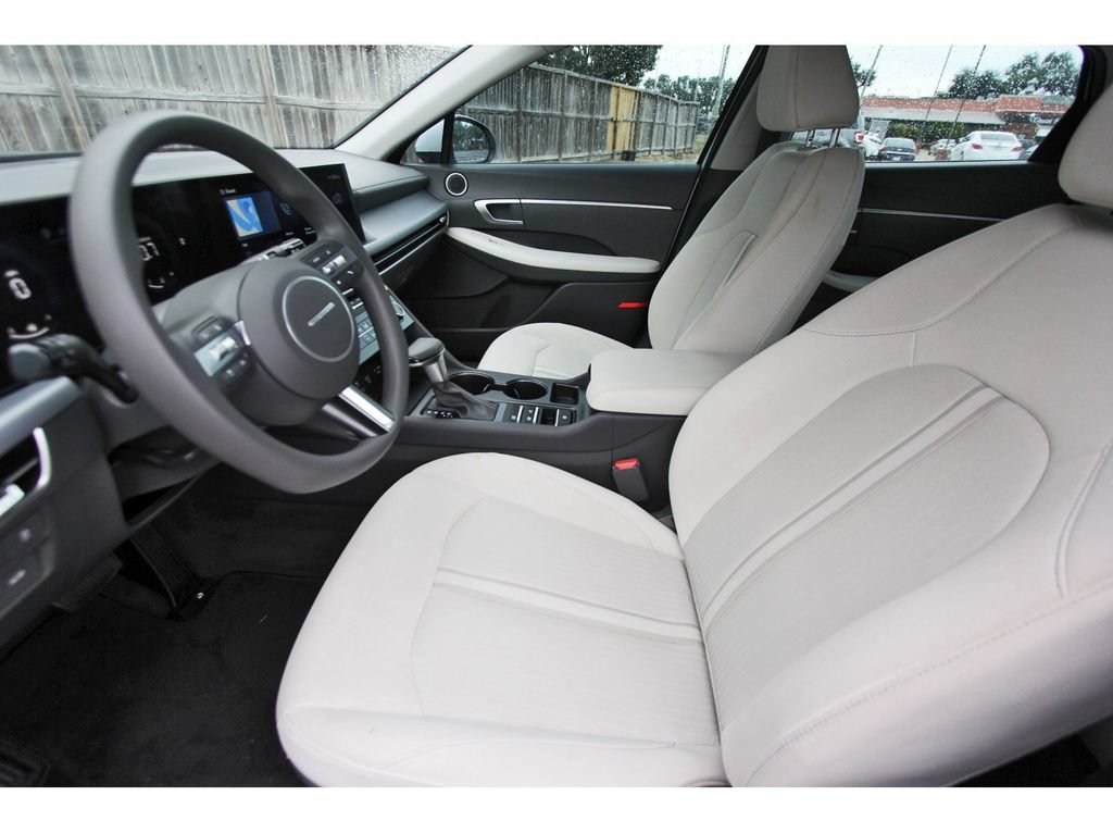 Used 2025 Hyundai Sonata SE FWD image 15