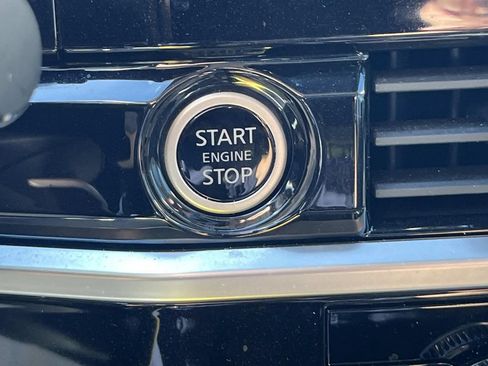 Used 2024 Nissan Pathfinder SL w/ SL Premium Package image 33