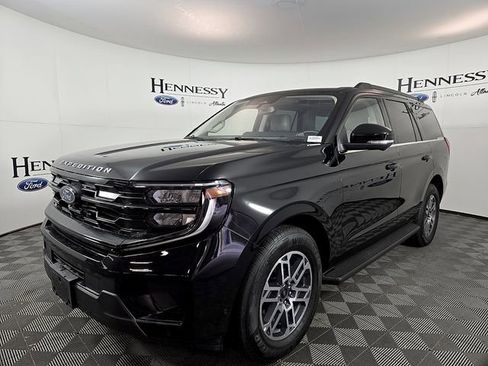 Certified 2025 Ford Expedition Active image 2