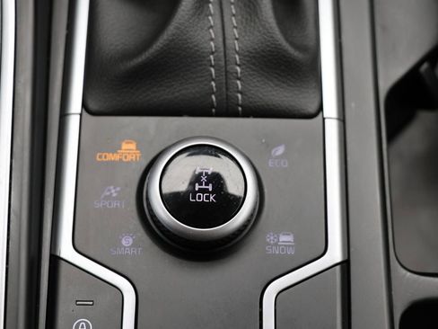 Used 2023 Kia Sorento LX image 26