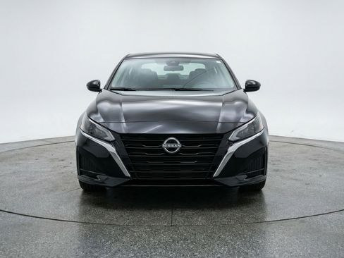 Used 2025 Nissan Altima 2.5 SV image 2