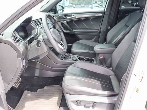 Used 2022 Volkswagen Tiguan SE R-Line AWD/4WD image 19