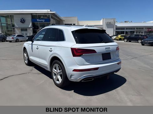 Used 2022 Audi Q5 e Premium w/ Convenience Package image 5