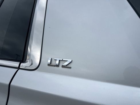 Used 2015 Chevrolet Suburban LTZ image 6