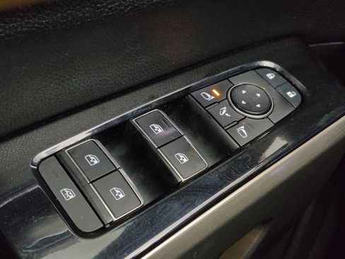 Used 2022 Nissan Pathfinder Platinum w/ Cargo Package FWD image 27