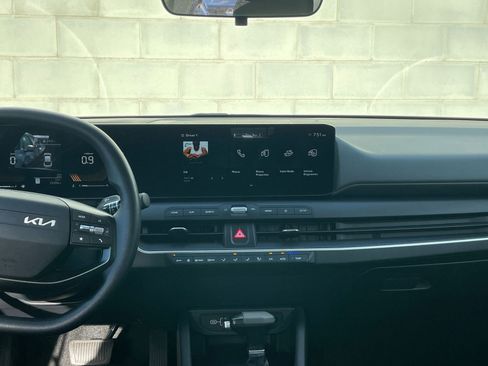 Used 2025 Kia K4 LXS image 17