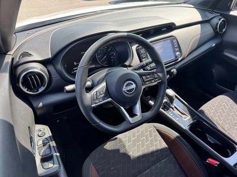 Used 2024 Nissan Kicks SR FWD image 17