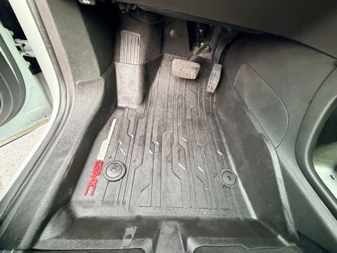 Used 2021 GMC Acadia AT4 image 21