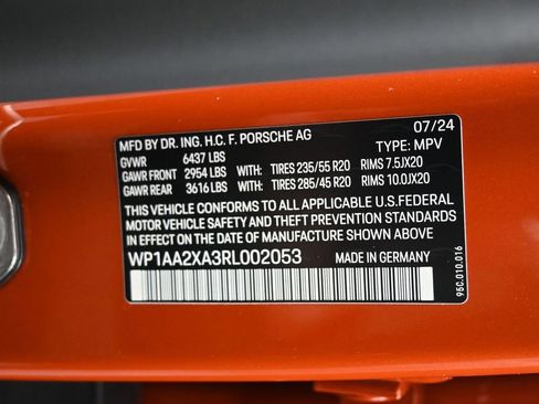 Used 2024 Porsche Macan 4 Electric image 8