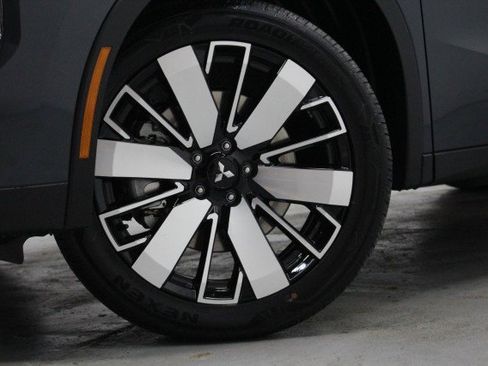 New 2026 Mitsubishi Outlander SE image 3