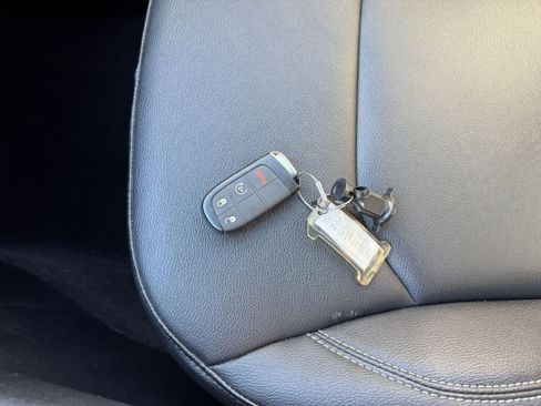 Used 2025 Jeep Compass Limited image 20