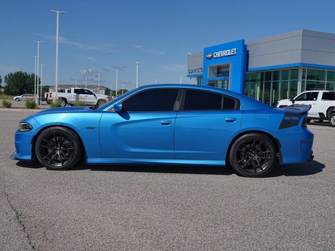 Used 2018 Dodge Charger R/T RWD image 10
