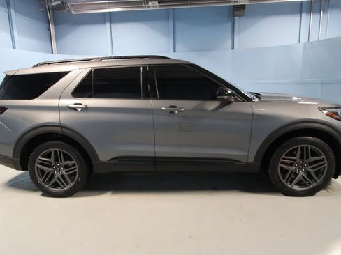 Used 2025 Ford Explorer ST-Line w/ Premium Package AWD/4WD image 39