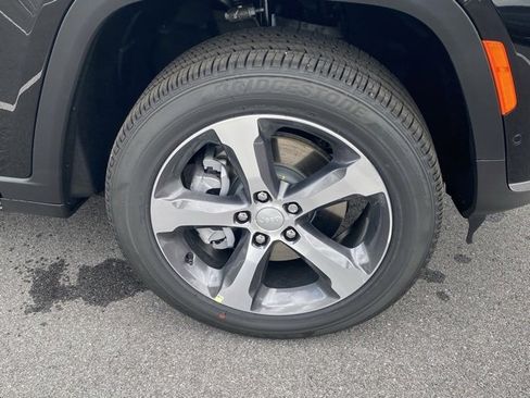 New 2025 Jeep Grand Cherokee L Limited w/ Luxury Tech Group II image 11