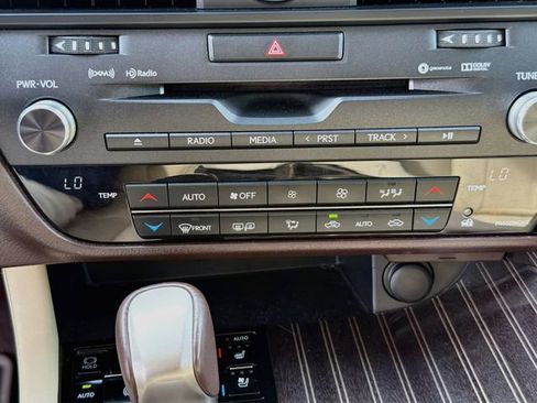 Used 2017 Lexus RX 450h AWD w/ Luxury Package image 17