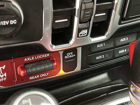 Used 2024 Jeep Wrangler Unlimited AWD/4WD image 18