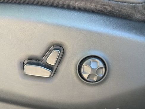 Used 2024 Chrysler Pacifica Limited FWD image 39