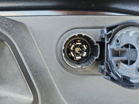 Used 2022 Toyota Tacoma SR5 AWD/4WD image 33