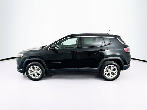 Used 2024 Jeep Compass Latitude image 4