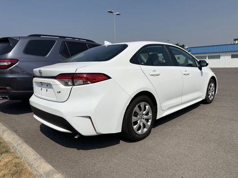 Used 2022 Toyota Corolla LE FWD image 2