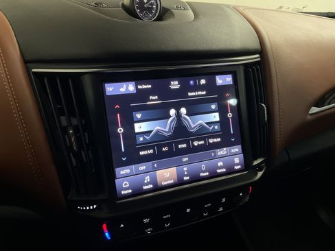 Used 2021 Maserati Levante image 14