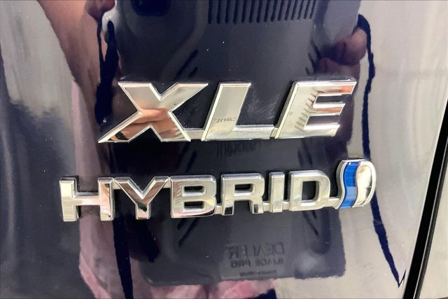 Used 2021 Toyota RAV4 XLE Premium AWD/4WD image 8