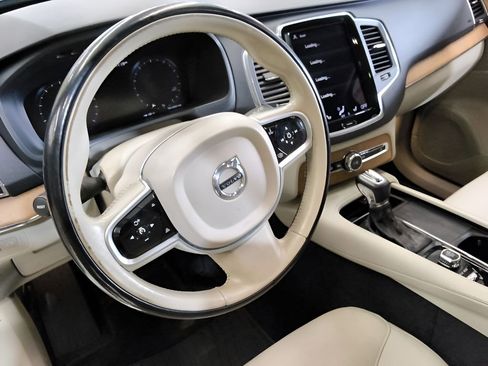 Used 2021 Volvo XC90 T6 Momentum w/ Climate Package AWD/4WD image 15