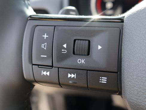 Used 2025 Nissan Rogue SL w/ Tech Package AWD/4WD image 32