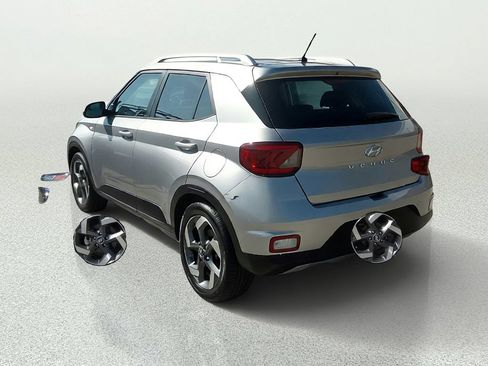 Used 2023 Hyundai Venue SEL w/ Cargo Package FWD image 4