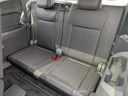 Used 2024 Volkswagen Tiguan SE R-Line image 30