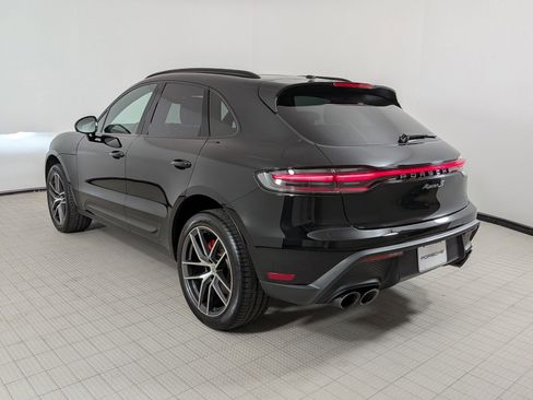 Certified 2025 Porsche Macan S AWD/4WD image 3