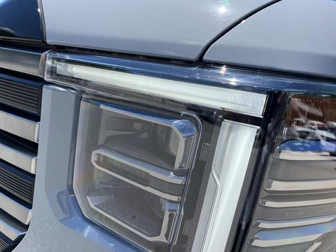 Used 2025 GMC Sierra 1500 AT4 w/ AT4 Premium Package AWD/4WD image 9
