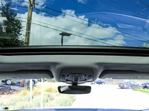 Used 2022 Audi e-tron Premium w/ Convenience Plus Package image 12