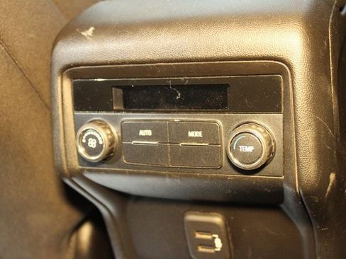 Used 2019 GMC Acadia SLE image 16