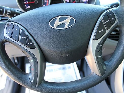 Used 2013 Hyundai Elantra GLS w/ Preferred Pkg image 23