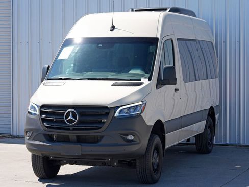 Used 2023 Mercedes-Benz Sprinter 2500 image 43