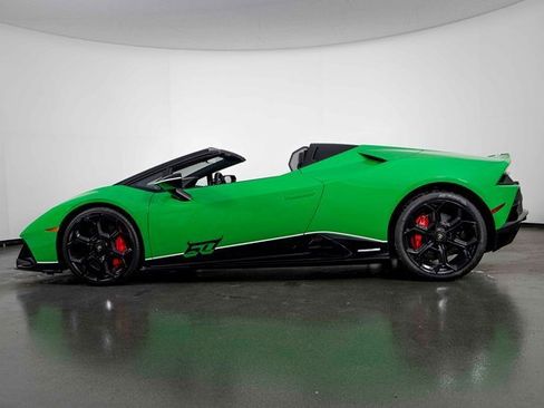 Used 2024 Lamborghini Huracan EVO image 5