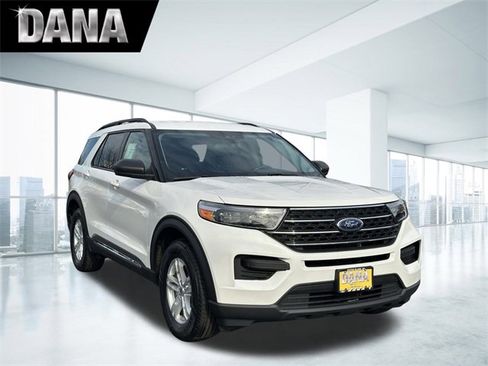 Certified 2022 Ford Explorer XLT image 1
