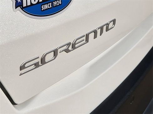 Certified 2025 Kia Sorento EX image 11