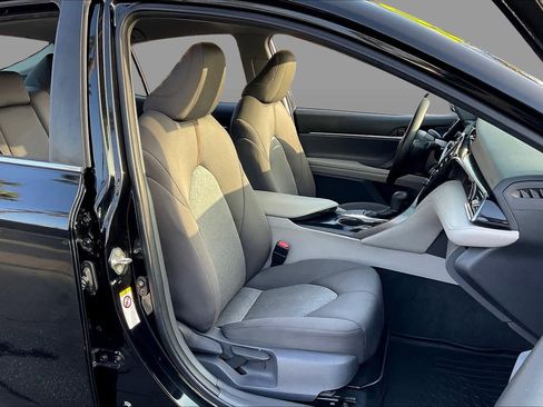 Used 2019 Toyota Camry LE image 8