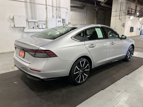 Used 2025 Honda Accord Touring image 9
