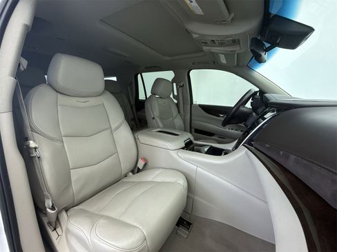 Used 2016 Cadillac Escalade Luxury image 13
