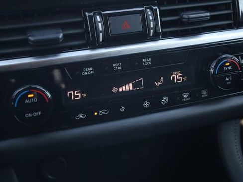 Used 2025 Nissan Pathfinder SV AWD/4WD image 18