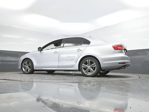 Used 2015 Volkswagen Jetta TDI SE FWD image 45