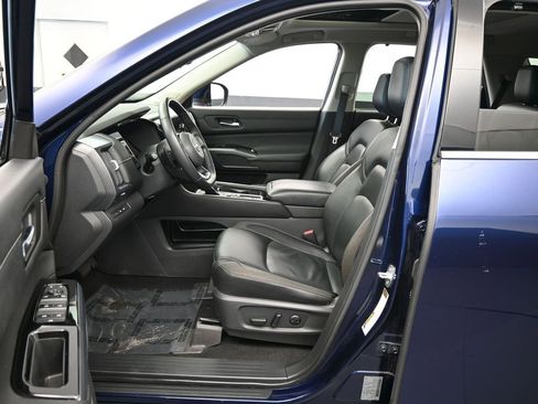 Used 2022 Nissan Pathfinder SL w/ SL Premium Package image 11