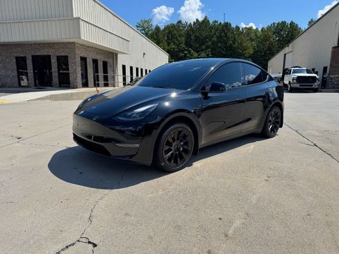 Used 2023 Tesla Model Y Long Range AWD/4WD image 1